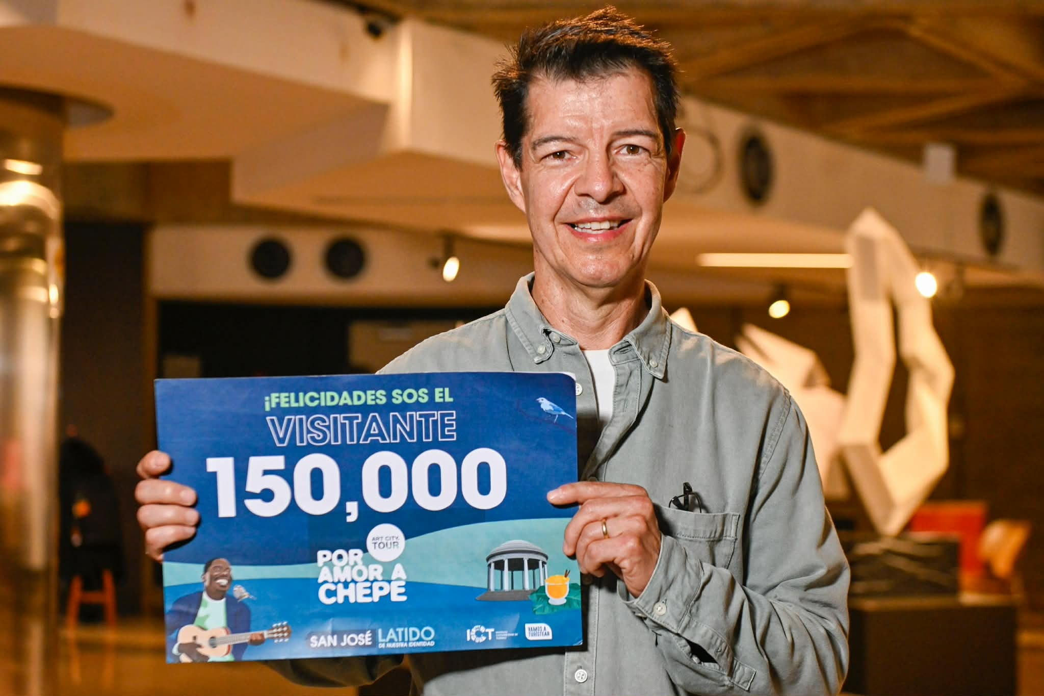 ICT sorprende al visitante 150 000 del Art City Tour con un obsequio de identidad y tradición costarricense