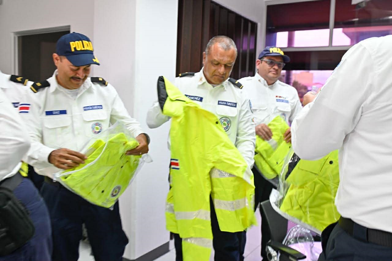 ICT dona indumentaria y fortalece el crecimiento de la Policía Turística 